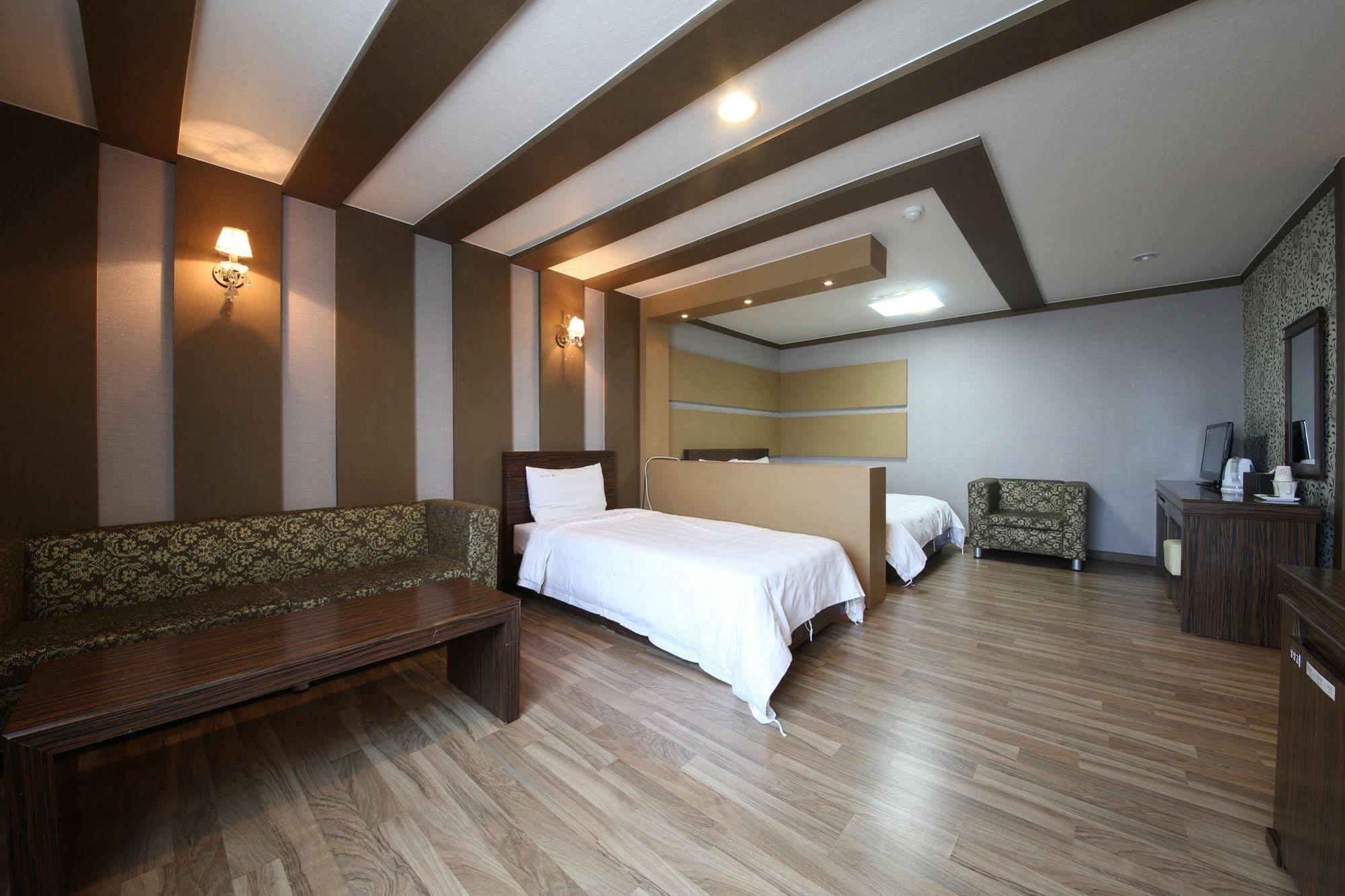 Yes Motel Кунсан Екстер'єр фото